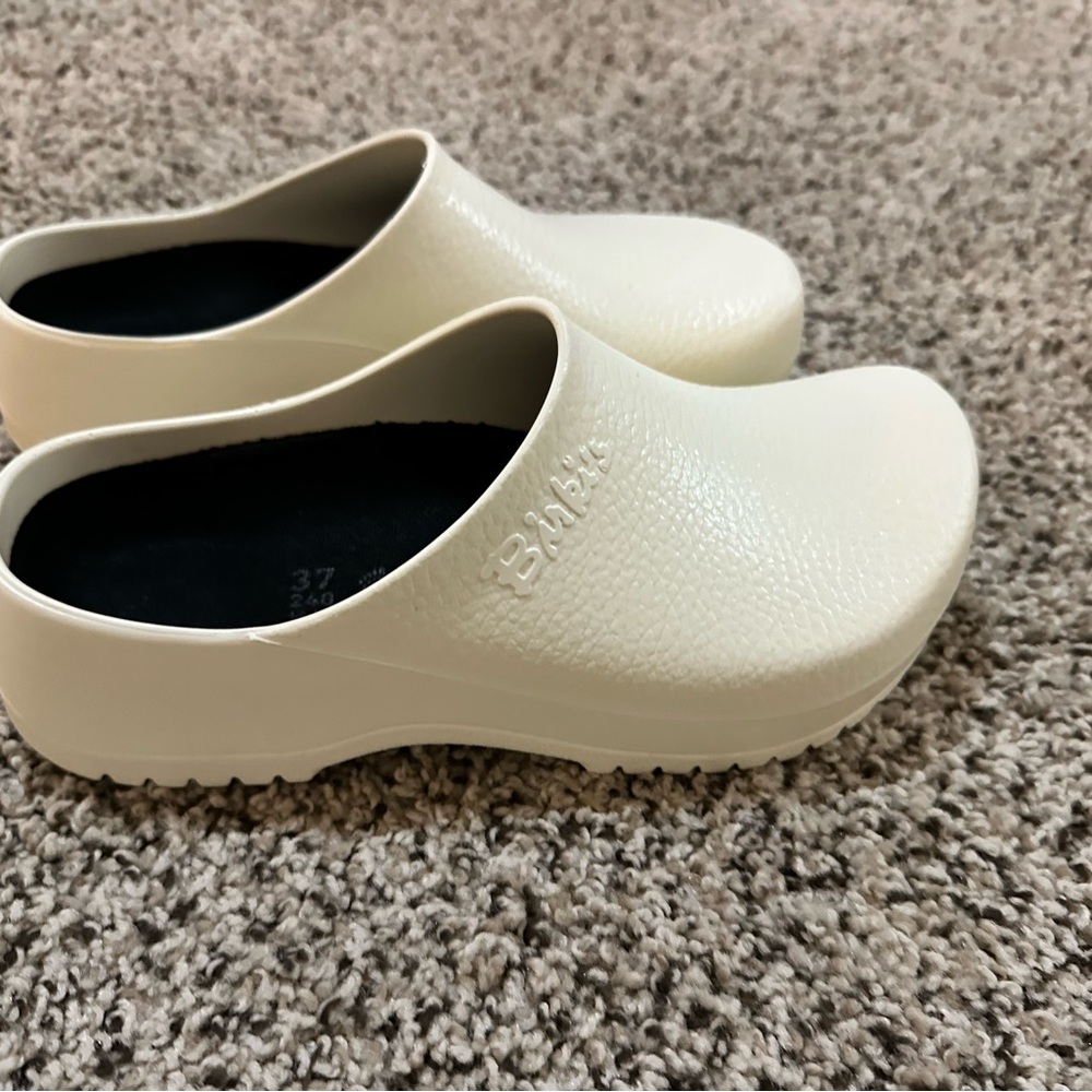 Never used/brand new White Birkenstock Birkis Slip-On Clogs (healthcare/OR/CRNA)